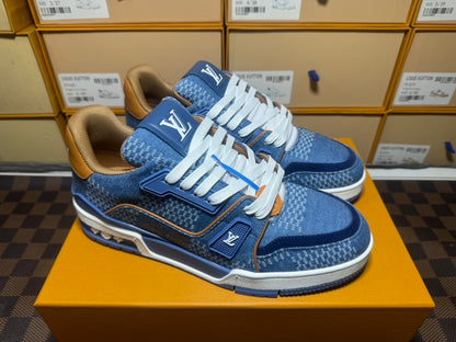 Trainer Blue