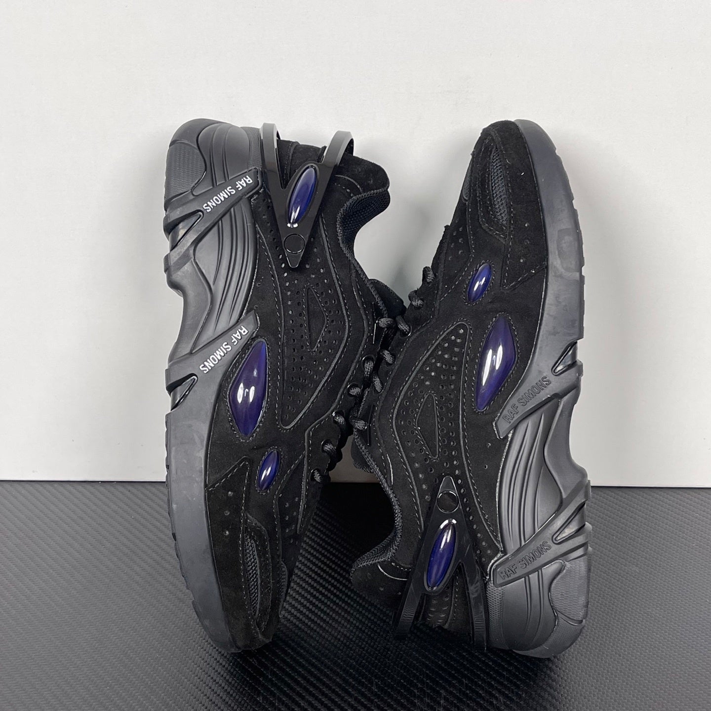 Cylon-21 Black