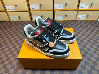 Trainer Grey and Black