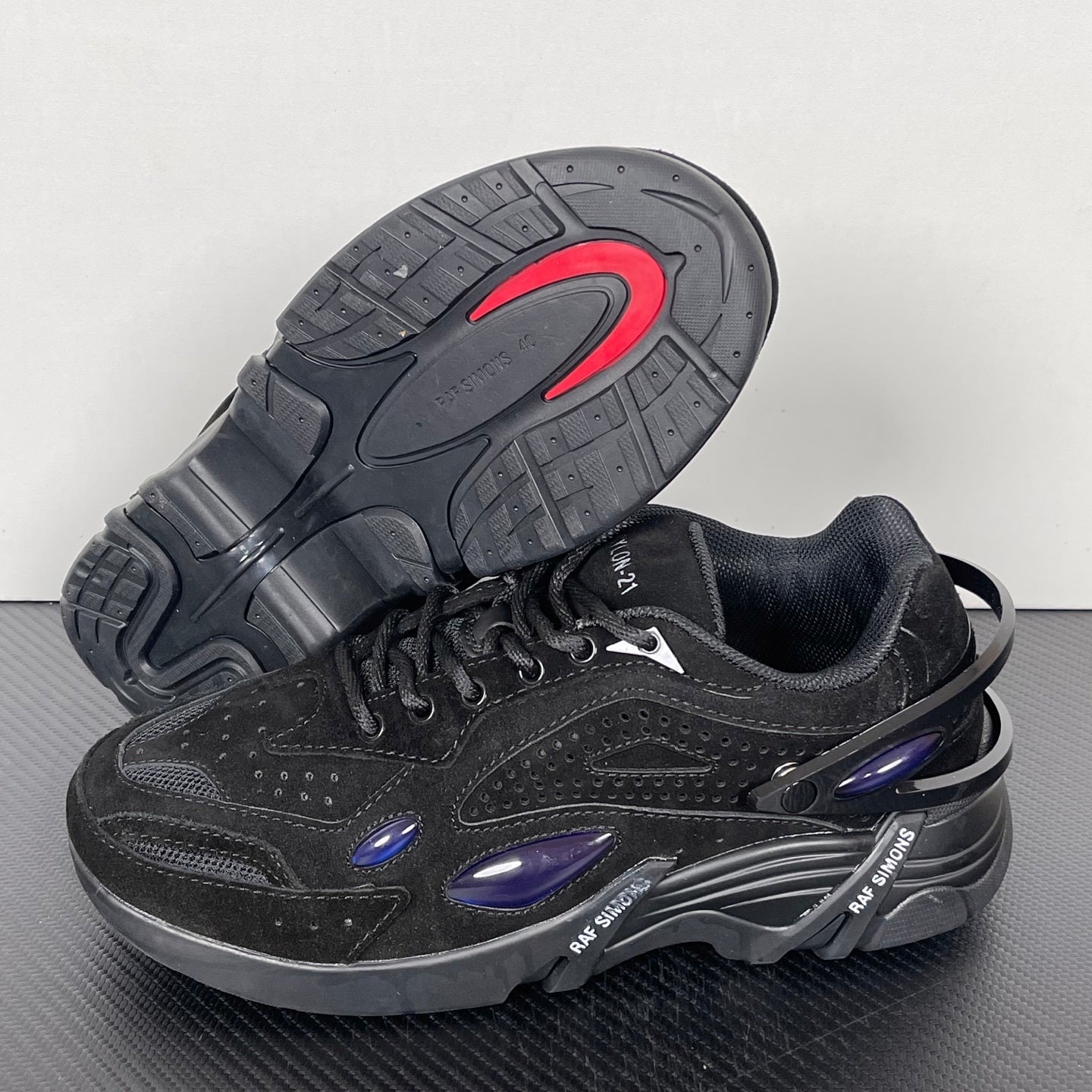 Cylon-21 Black