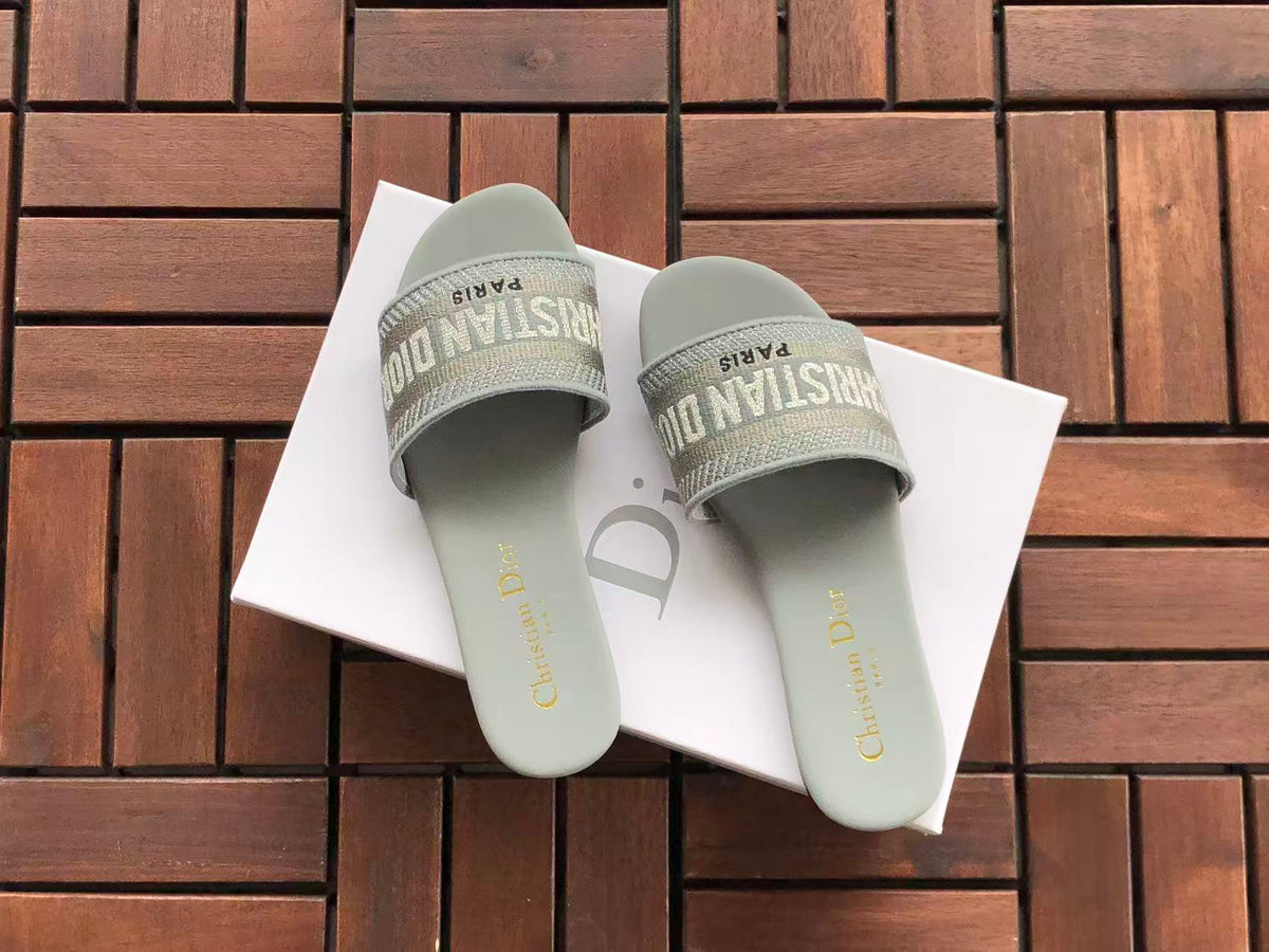 Chinelos Dior