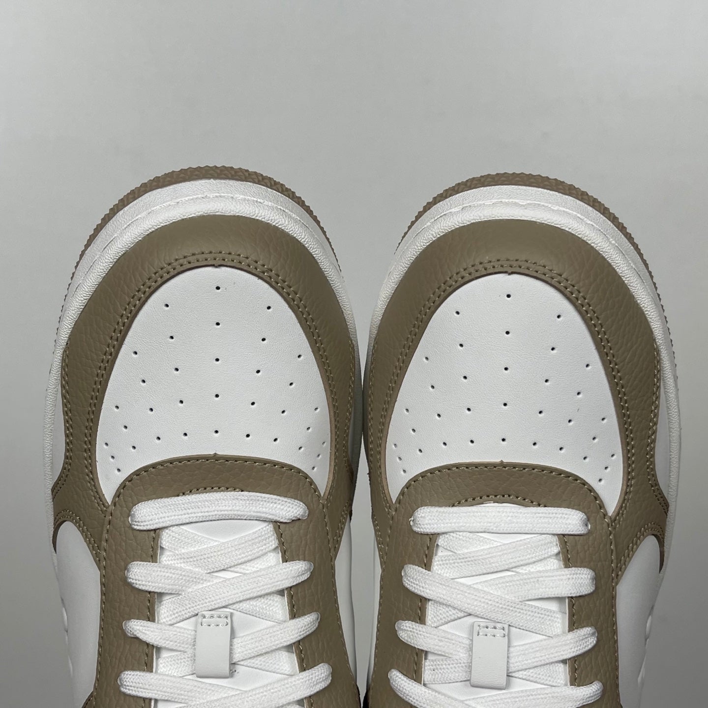Sapatilhas Alo Bege White