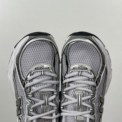 740 White / Silver / Black