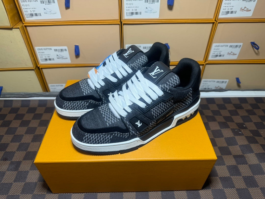 Trainer Black