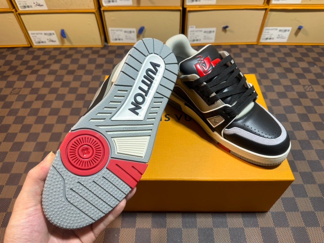Trainer Grey and Black