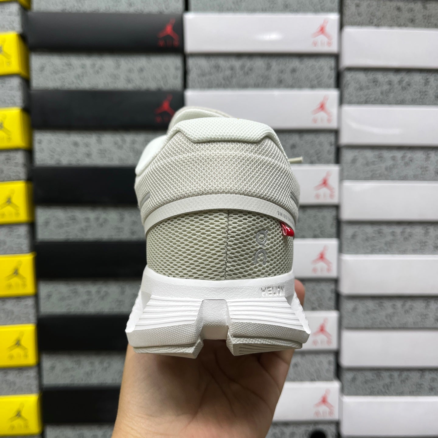Cloud 5 Grey White