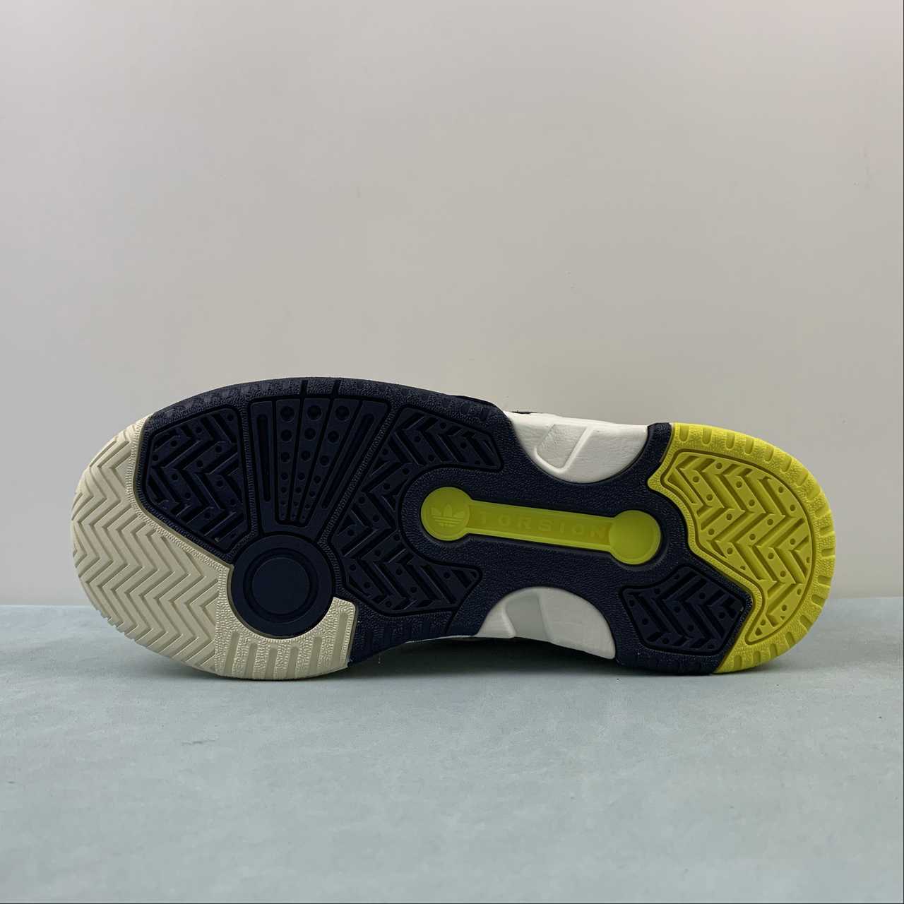 AD Torsion Response Tennis White Black Yellow