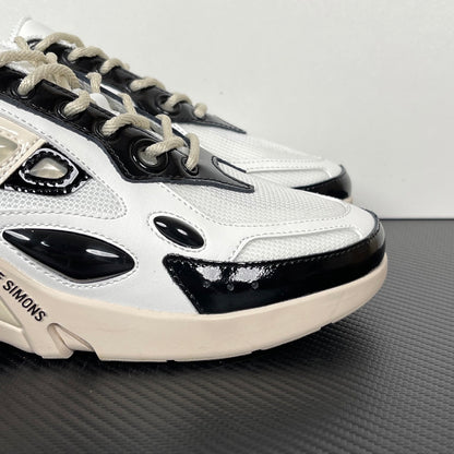 Cylon-21 White and Black