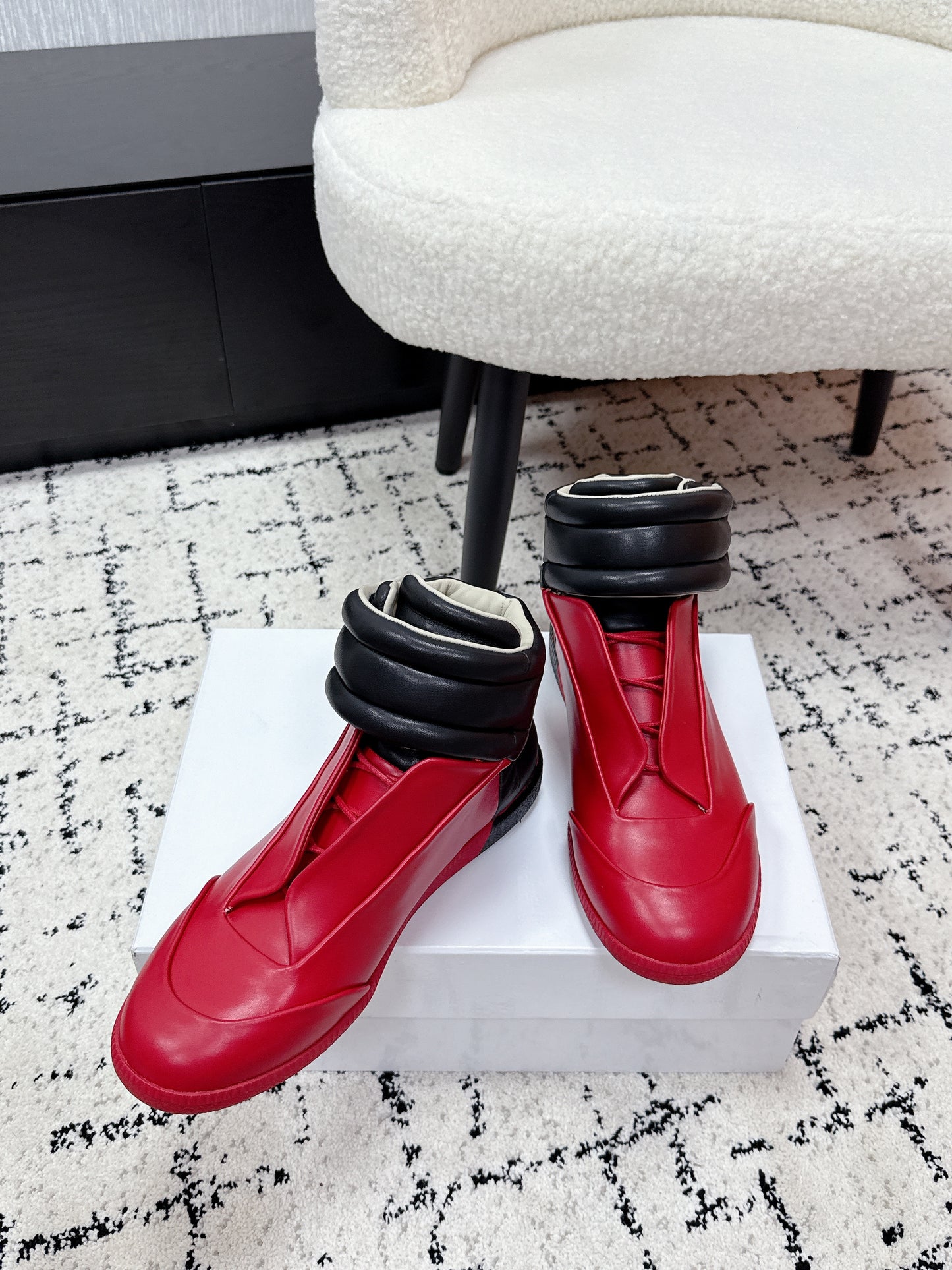 Maison High Red Black