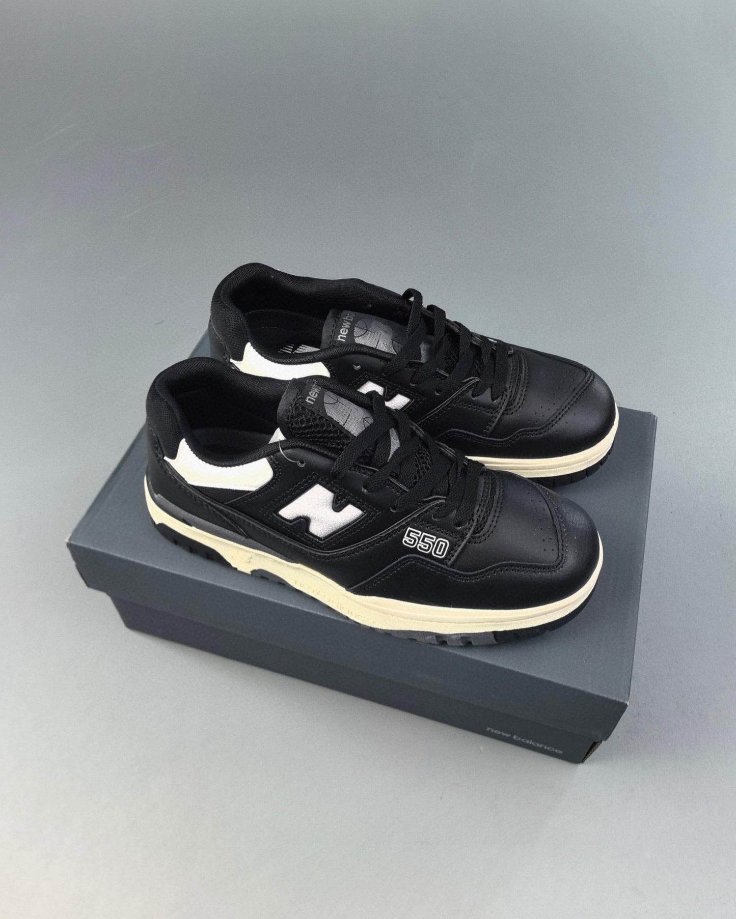 550 Black Cream White