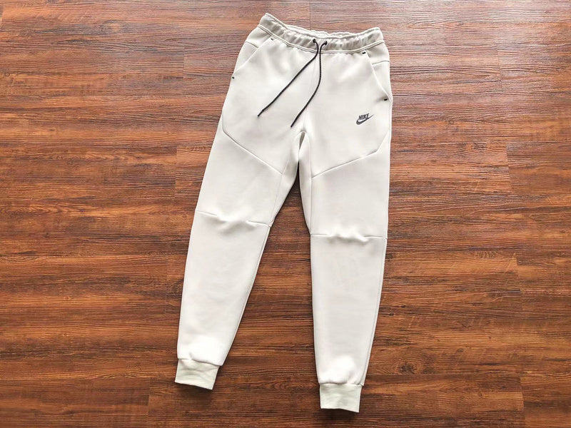 Conjunto Tech Fleece Branco