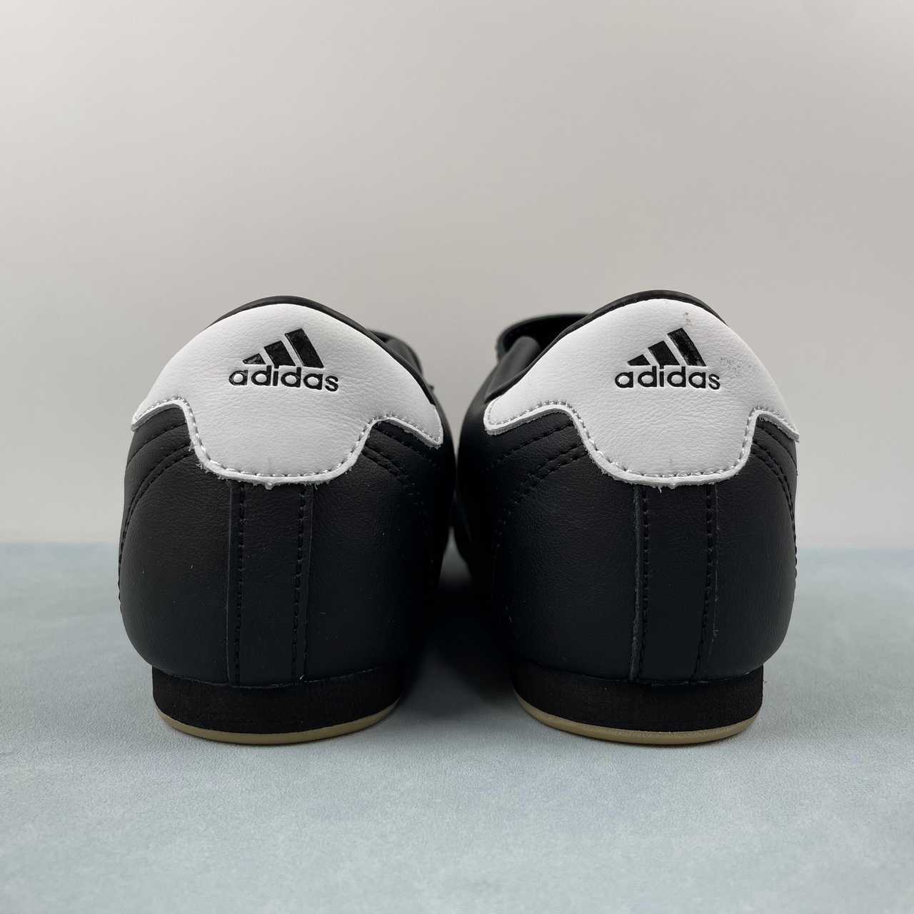 AD Teakwondo Black and White