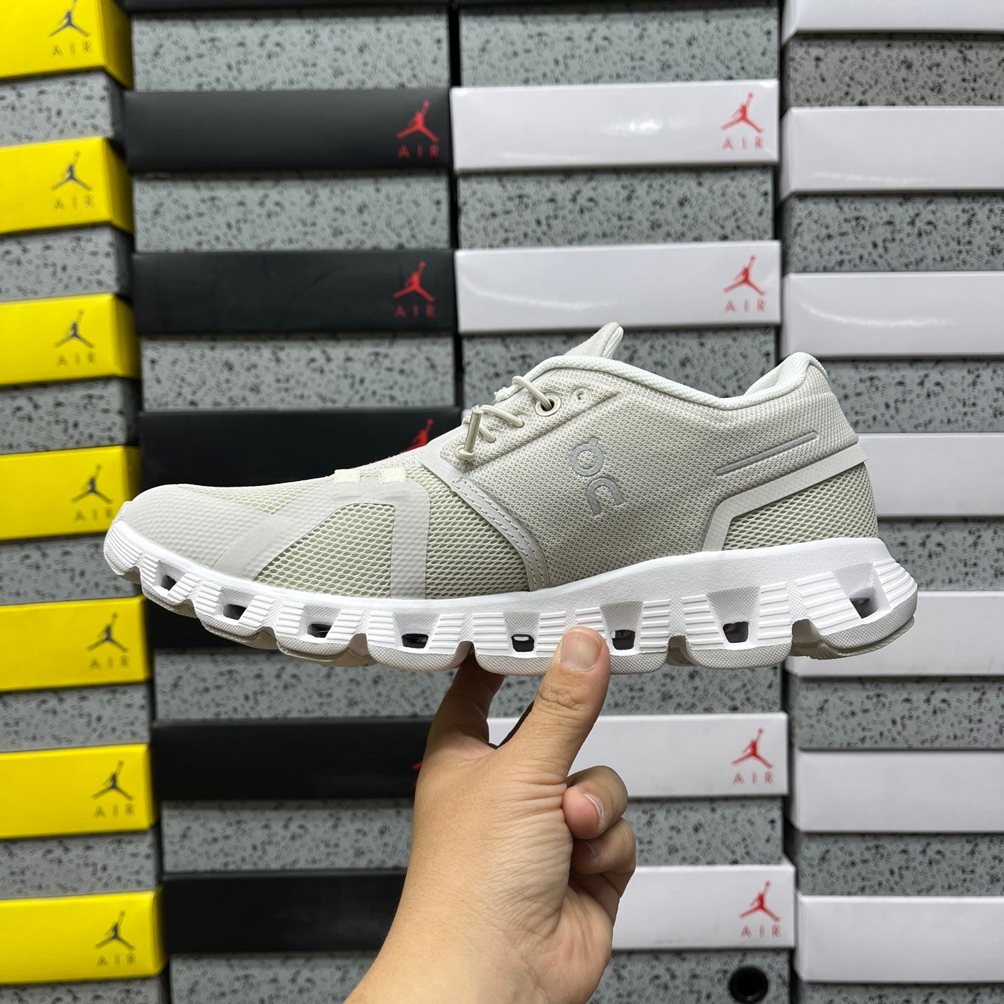 Cloud 5 Grey White