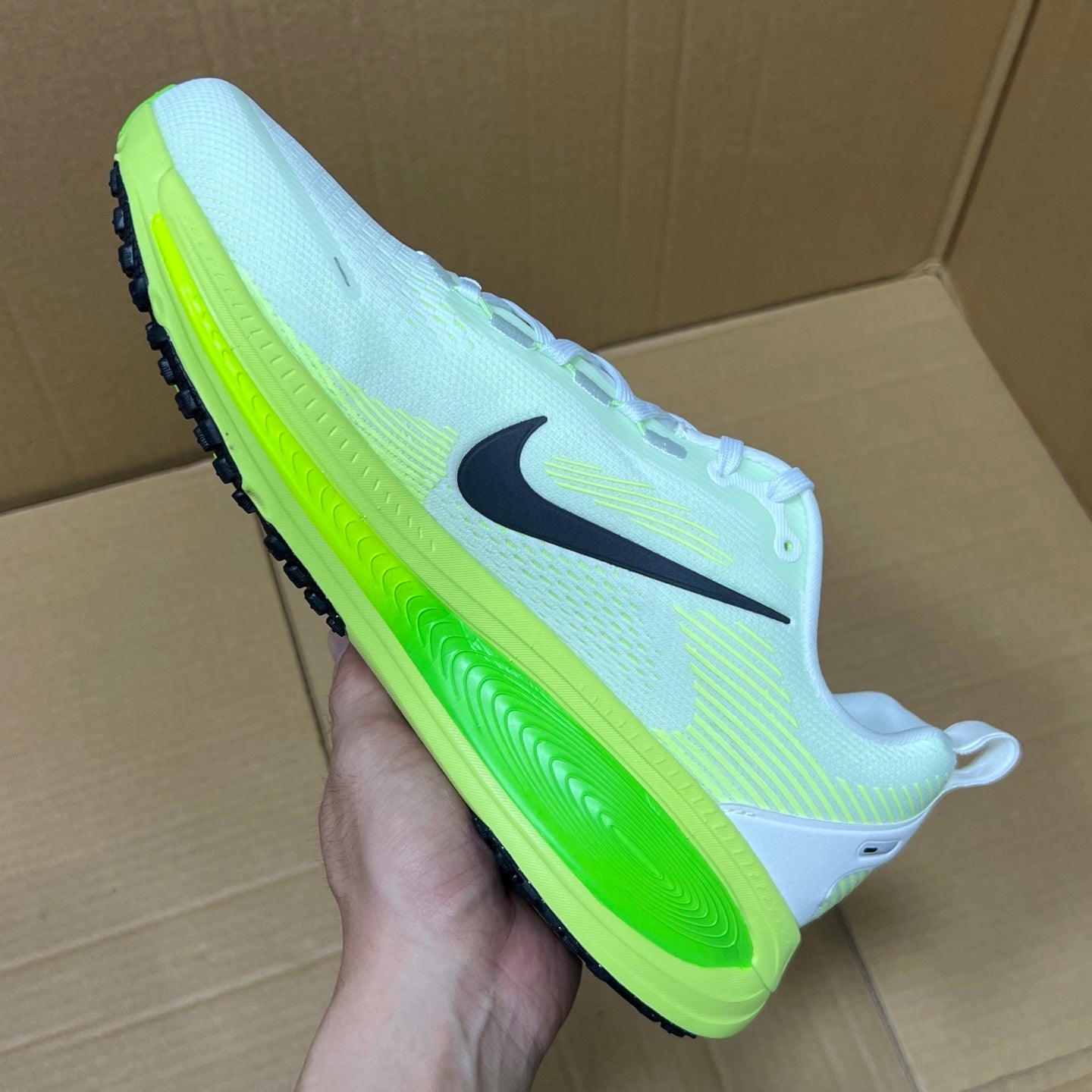 Vomero 18 White/Yellow/Green