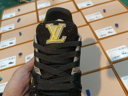 Trainer Silver and Black Crystal