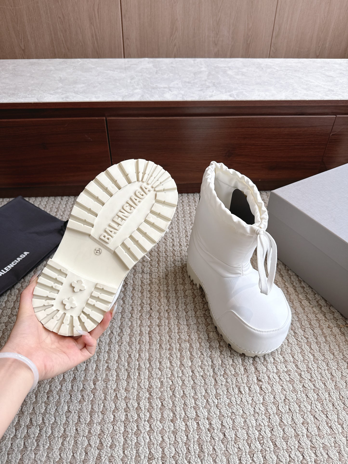 BLG Alaska Suede Boots Nylon White