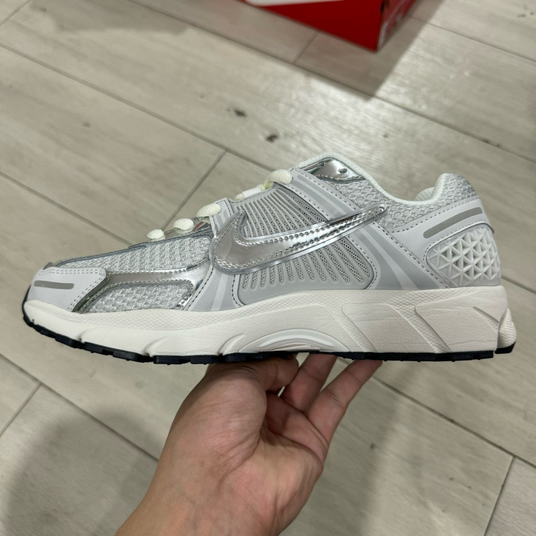 Air Zoom Vomero 5 Silver