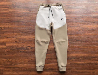 Conjunto Tech Fleece Branco e Bege