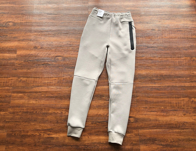 Conjunto Tech Fleece Taupe e Castanho Acinzentado