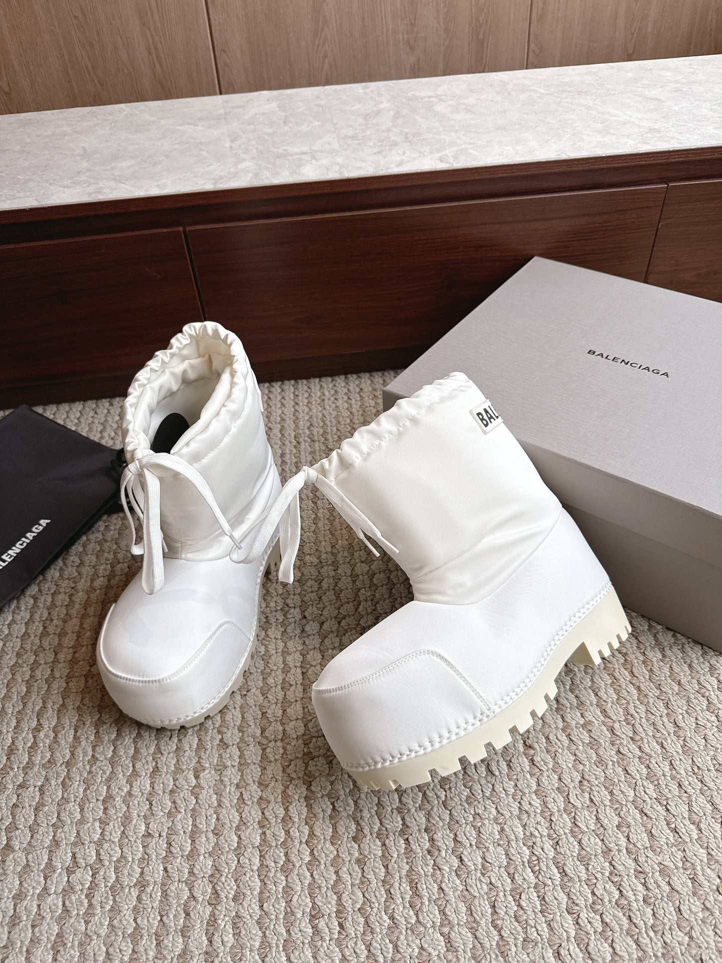 BLG Alaska Suede Boots Nylon White