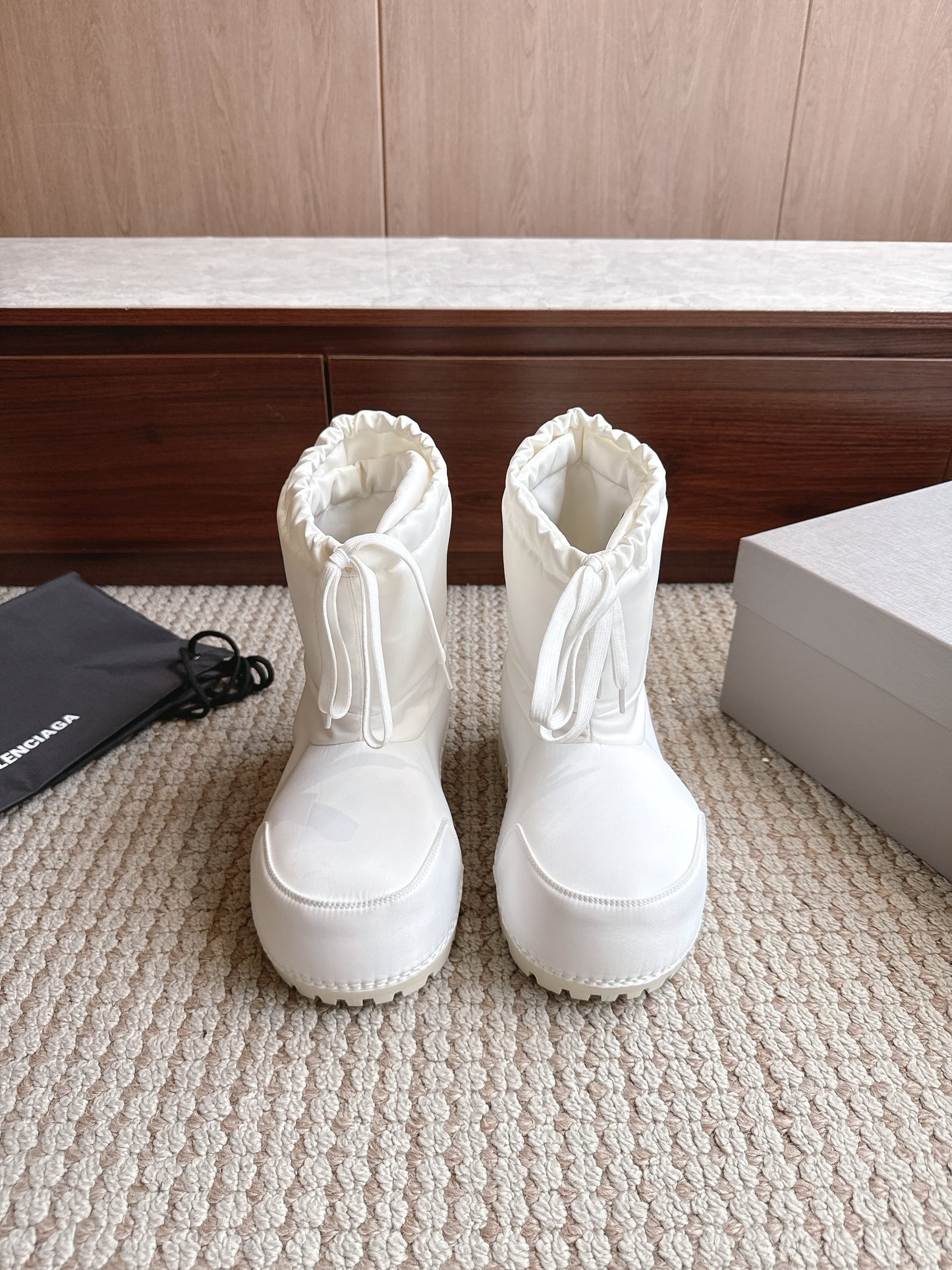 BLG Alaska Suede Boots Nylon White