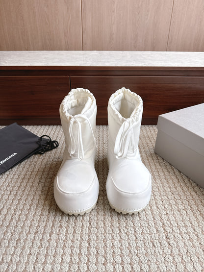 BLG Alaska Suede Boots Nylon White