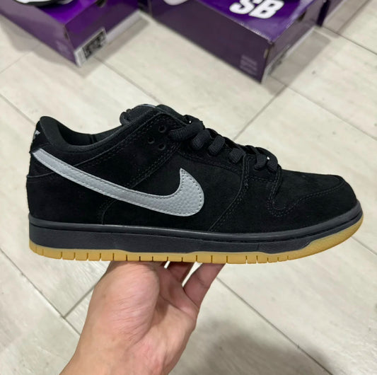 Dunk Low SB Grey Black