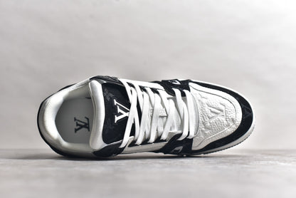 Trainer Black and White