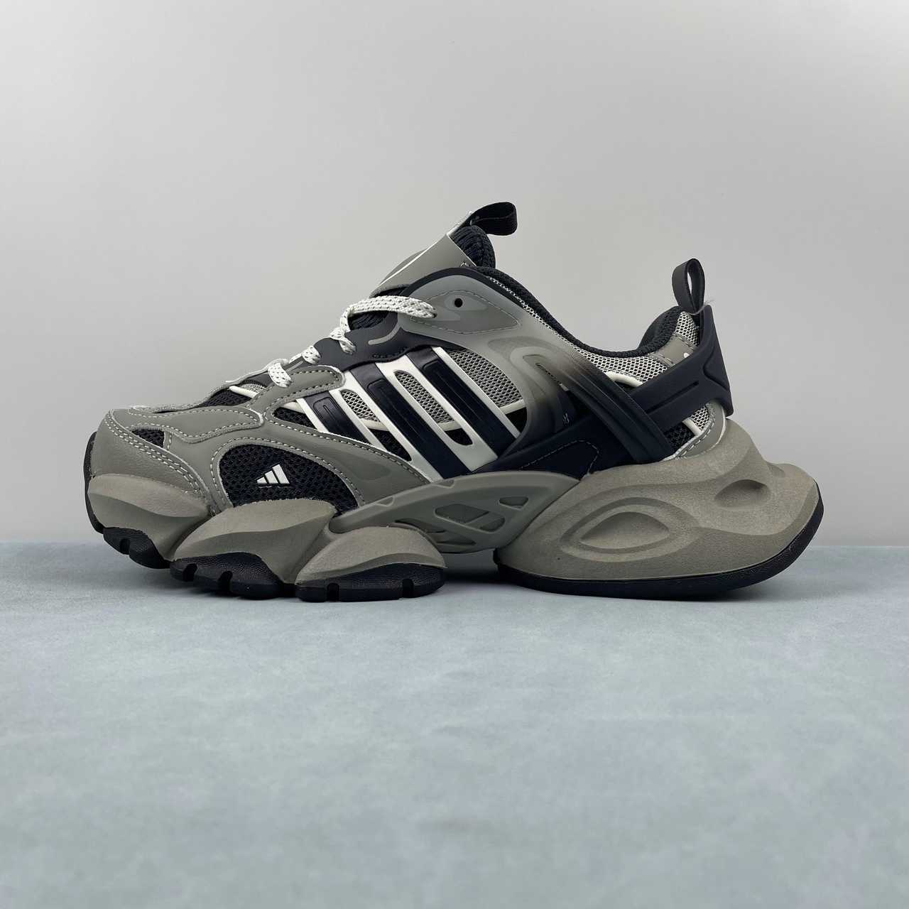 AD XLG Runner Deluxe Black White Grey