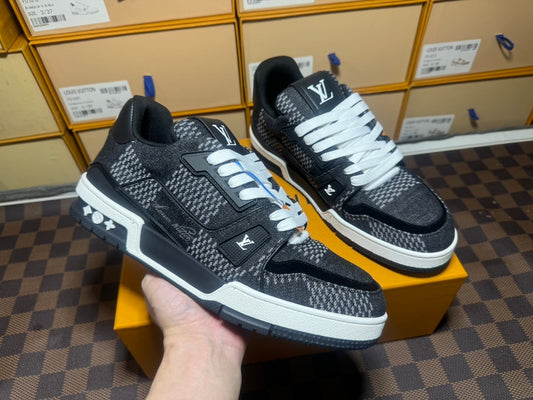 Trainer Black