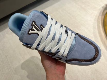 Trainer Blue