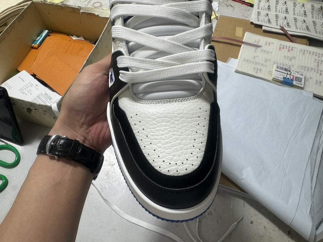 Trainer White and Blue