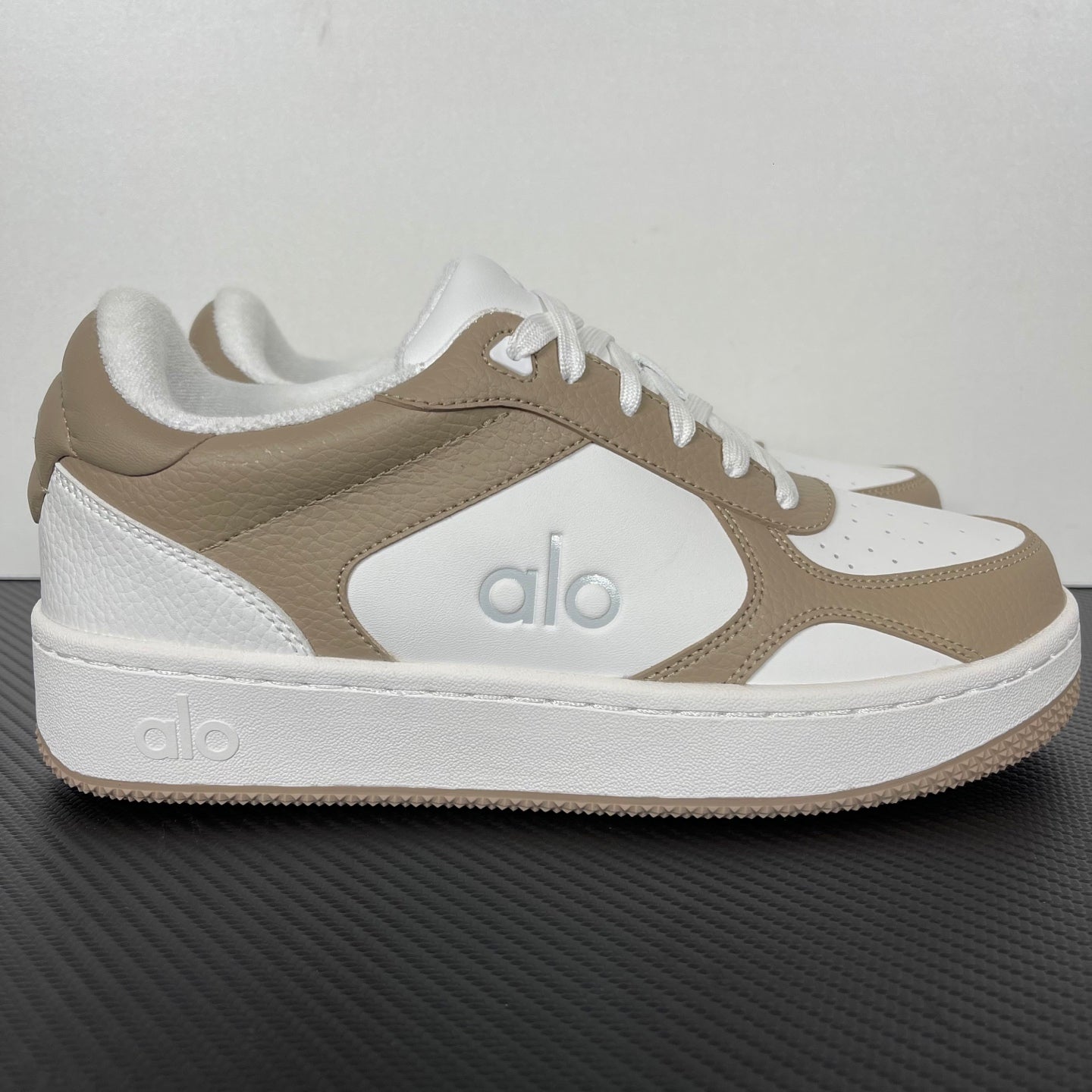 Sapatilhas Alo Bege White