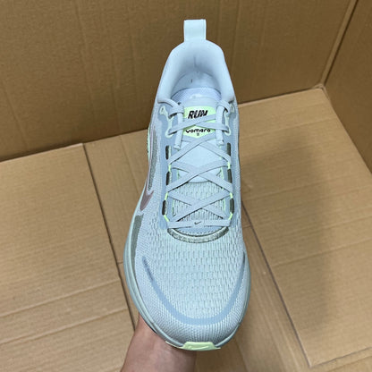Vomero 18 Light Silver/Barely Volt