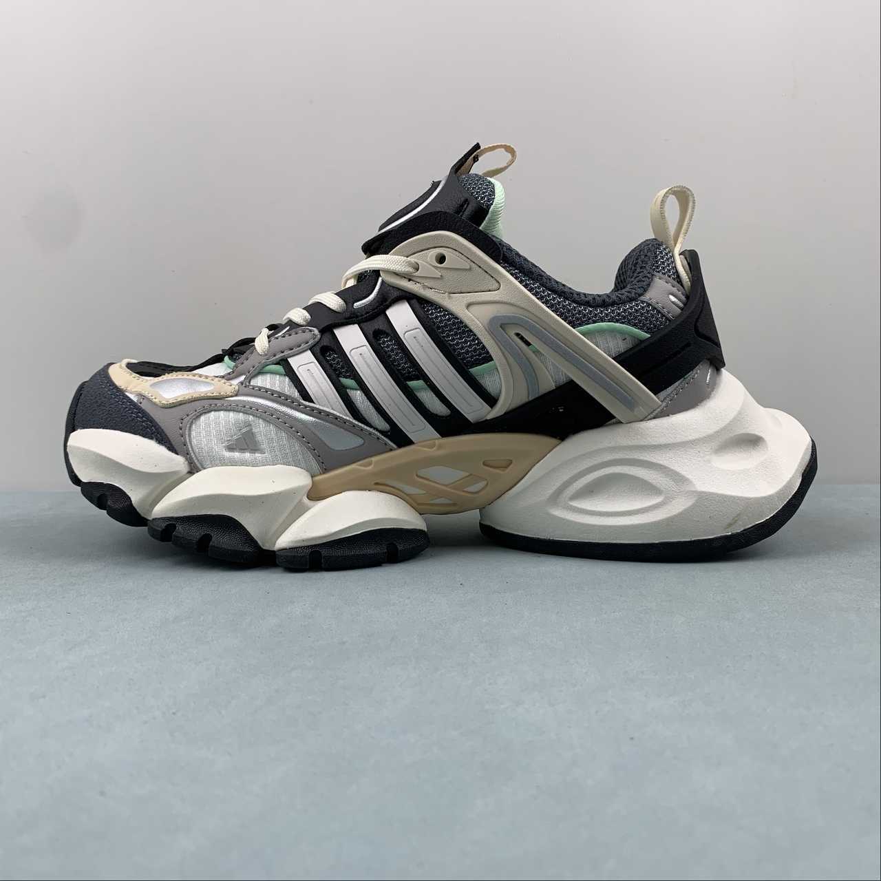 AD XLG Runner Deluxe Black Beige White