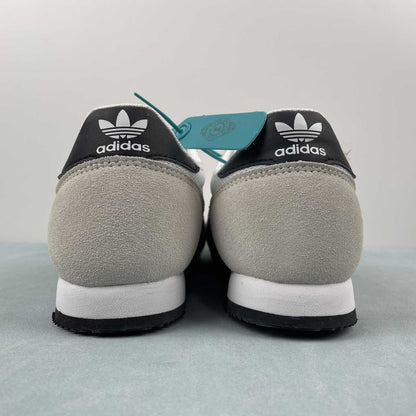 AD R71 White Black Beige