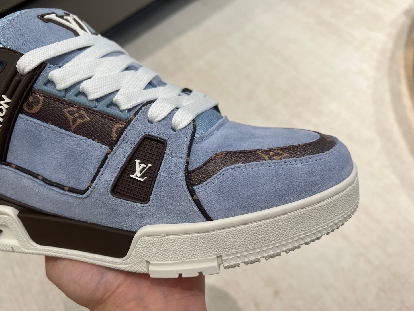 Trainer Blue