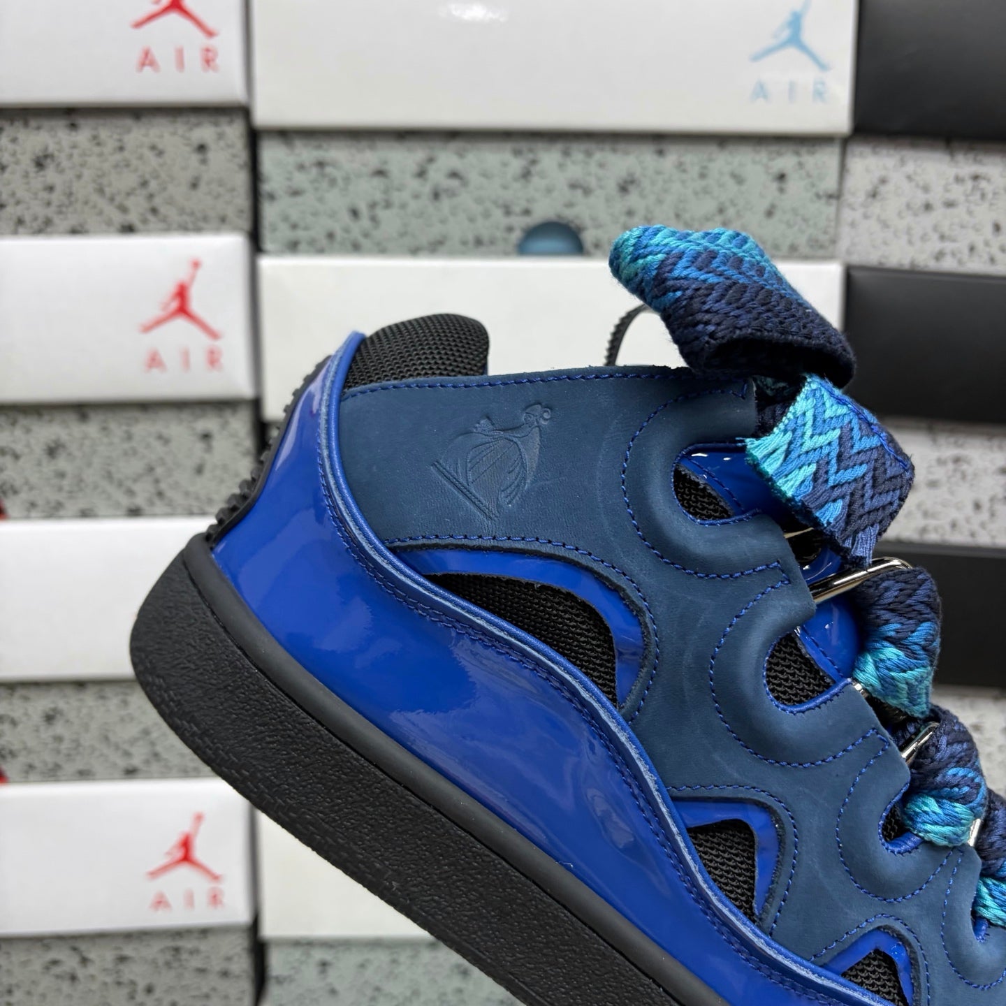 Curb Azul