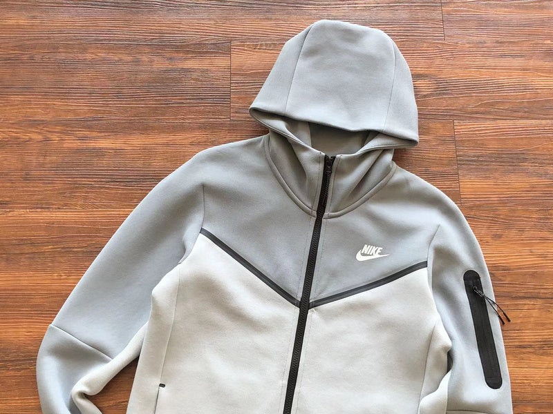 Conjunto Tech Fleece Cinza e Branco