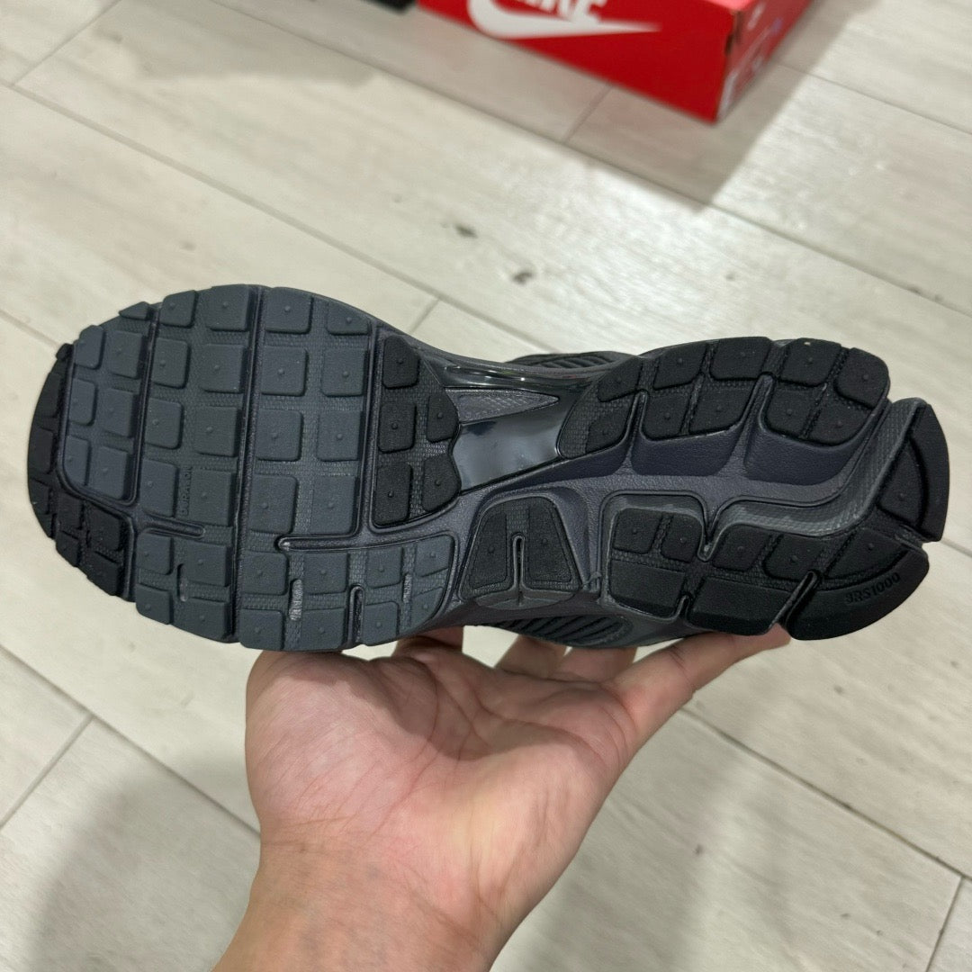 Air Zoom Vomero 5 Black