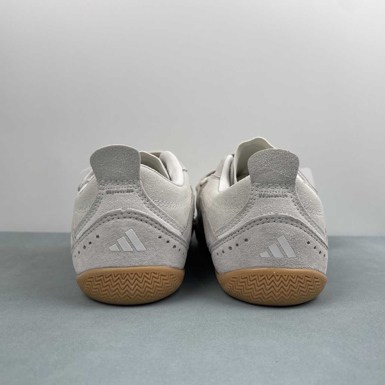 AD URBAN REVERIE White Greone Gum