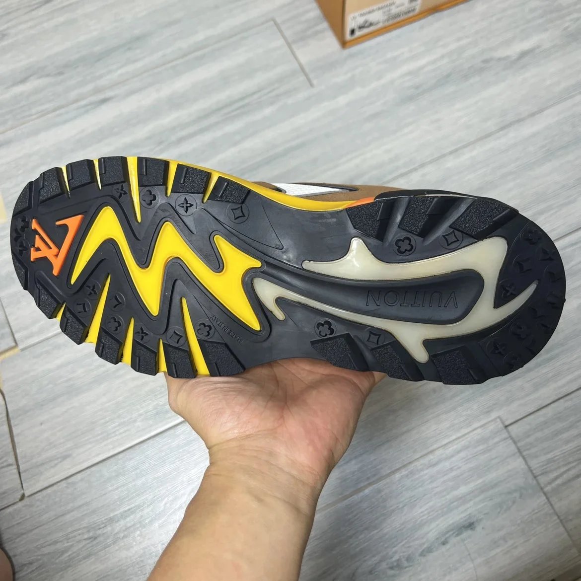 Runner Tatic Marrom