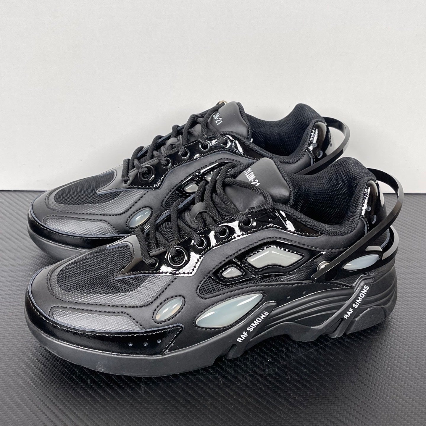 Cylon-21 Black