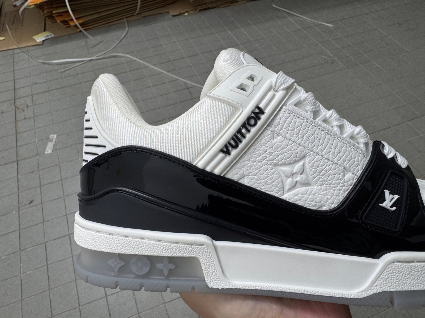 Trainer White and Black
