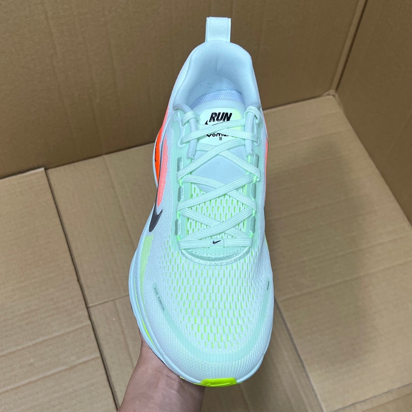Vomero 18 Barely Green Hyper Crimson