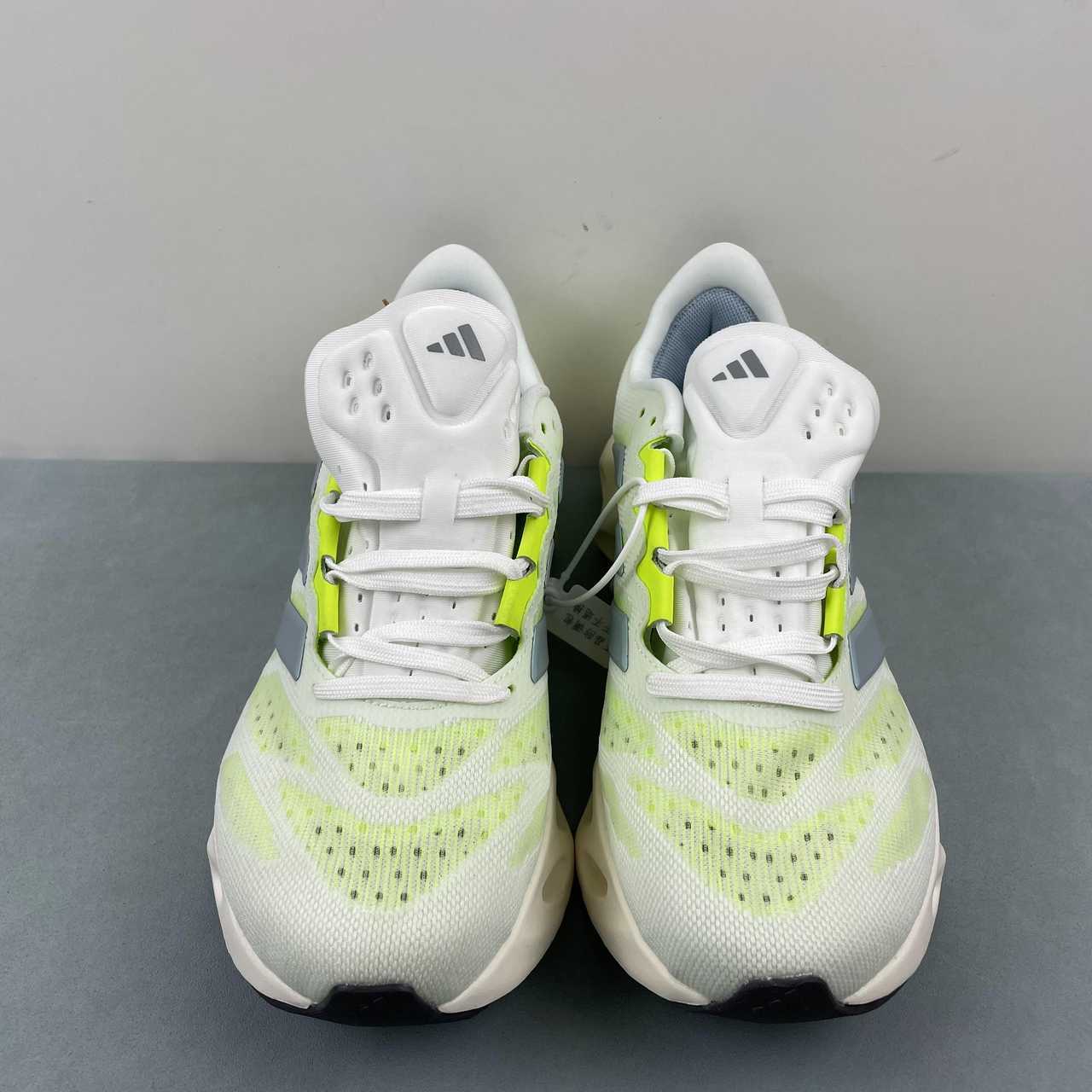 AD Switch Fwd M Green Blue White