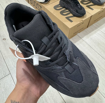 Yeezy 700 Utility Black