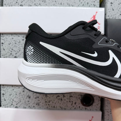 Nk Air Alphazoom Black/White