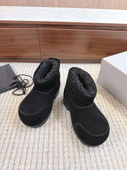 BLG Alaska Suede Boots Black