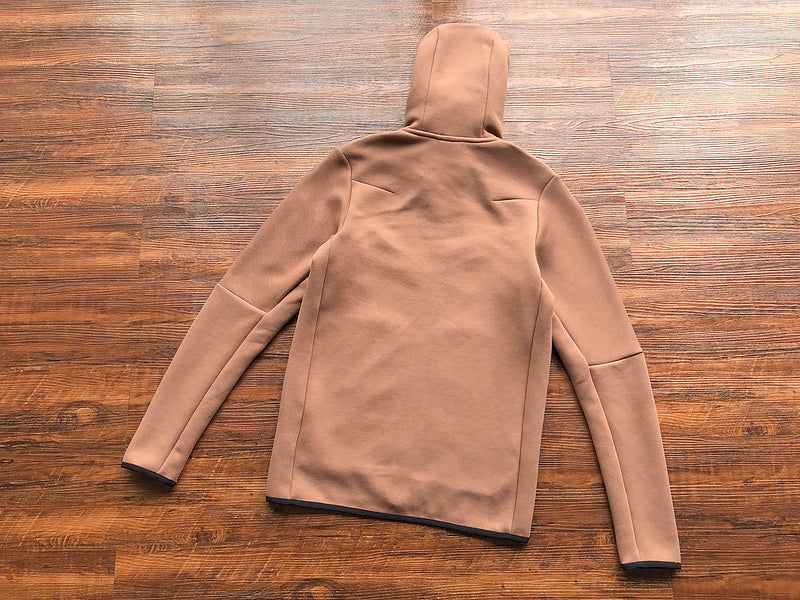 Conjunto Tech Fleece Castanho